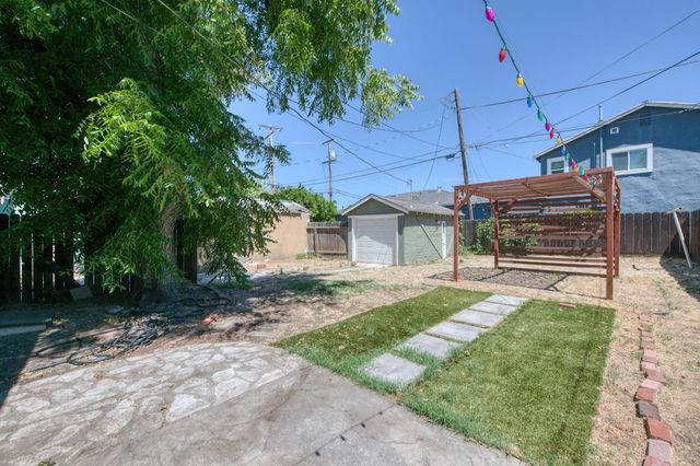 509 E Weldon Avenue, Fresno, CA 93704