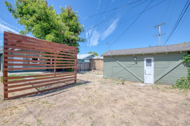 509 E Weldon Avenue, Fresno, CA 93704