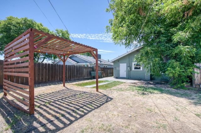 509 E Weldon Avenue, Fresno, CA 93704