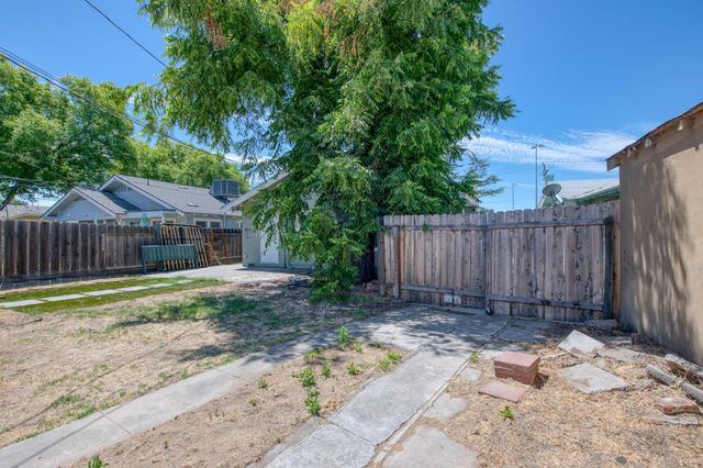 509 E Weldon Avenue, Fresno, CA 93704