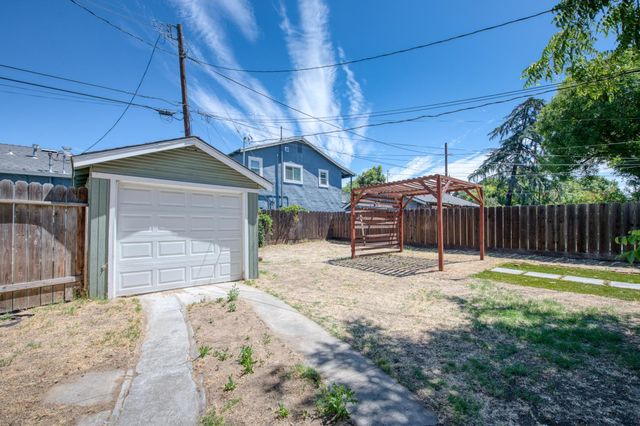 509 E Weldon Avenue, Fresno, CA 93704