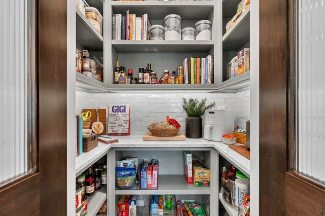 1814 N Red Brush St, Wichita, KS 67206