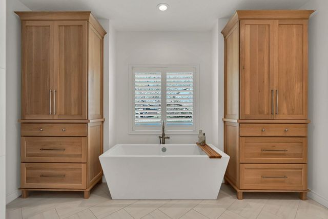 1814 N Red Brush St, Wichita, KS 67206