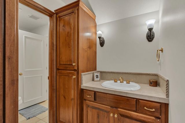 1814 N Red Brush St, Wichita, KS 67206