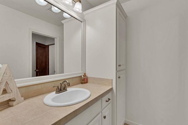 1814 N Red Brush St, Wichita, KS 67206