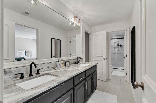 1814 N Red Brush St, Wichita, KS 67206