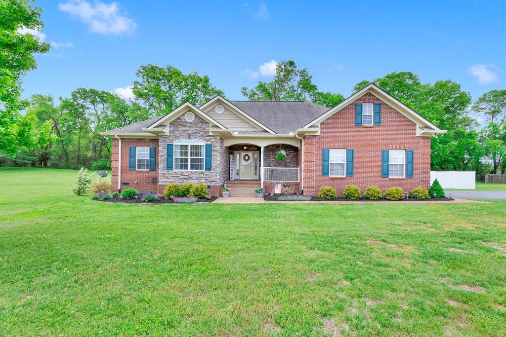 1380 Standing Stone Cir, Columbia, TN 38401