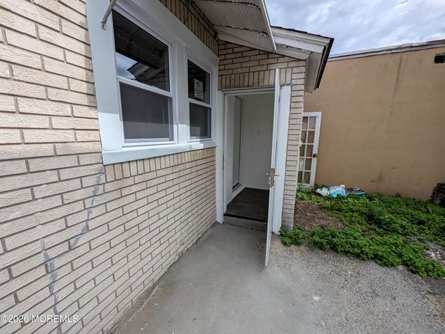 121 Kossuth Street 1, Somerset, NJ 08873
