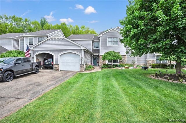 2142 Carriage Hill Circle, Lapeer, MI 48446