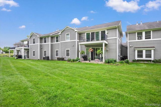 2142 Carriage Hill Circle, Lapeer, MI 48446