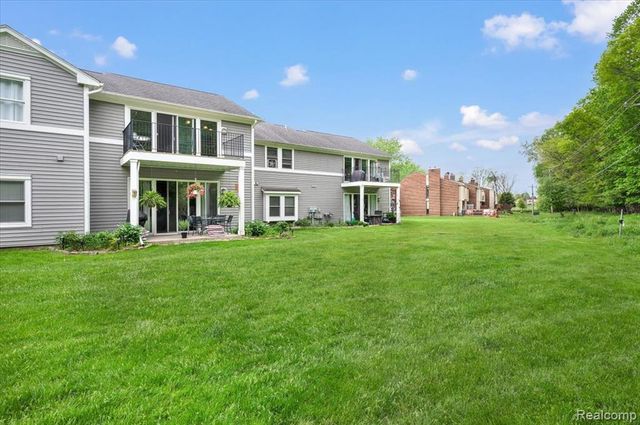 2142 Carriage Hill Circle, Lapeer, MI 48446