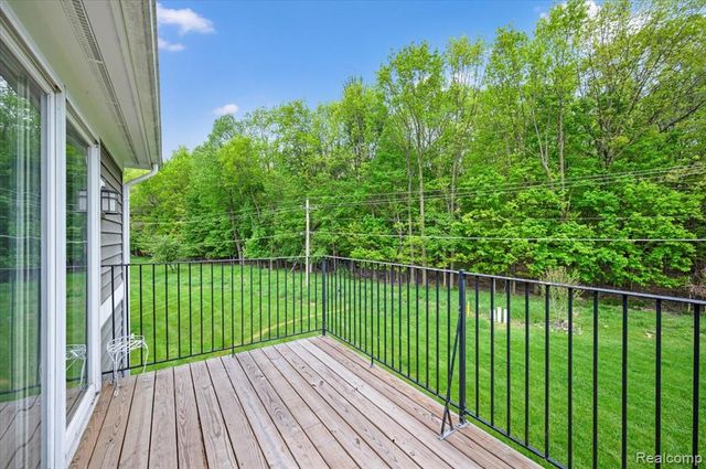 2142 Carriage Hill Circle, Lapeer, MI 48446