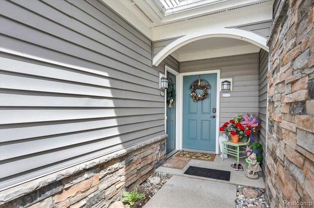 2142 Carriage Hill Circle, Lapeer, MI 48446