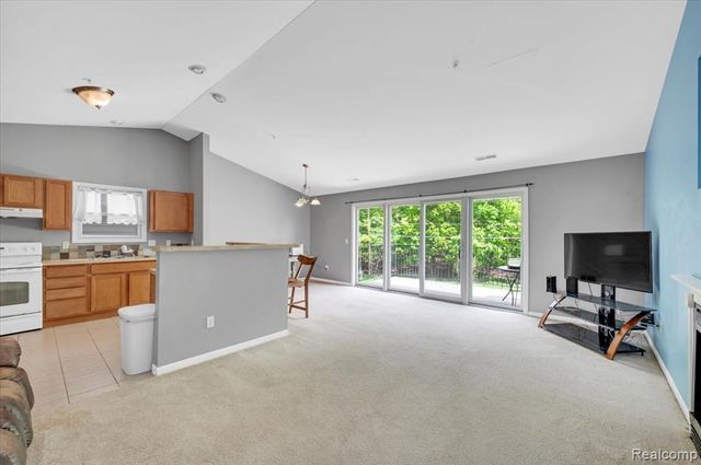 2142 Carriage Hill Circle, Lapeer, MI 48446