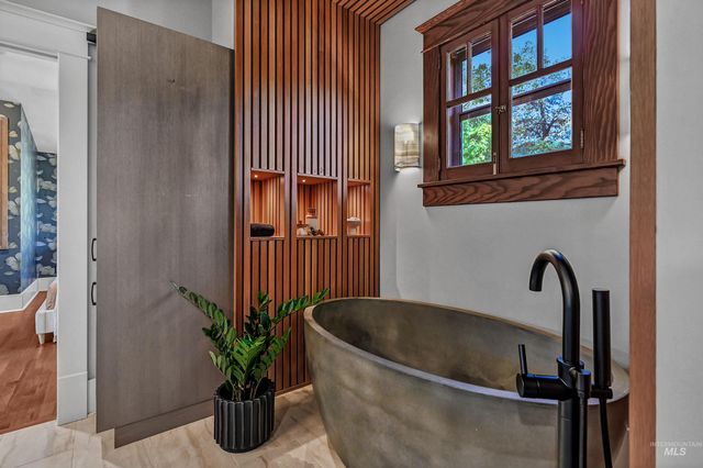 1019 N 9th St, Boise, ID 83702