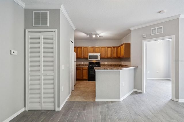 6123 METROWEST BOULEVARD 101, Orlando, FL 32835