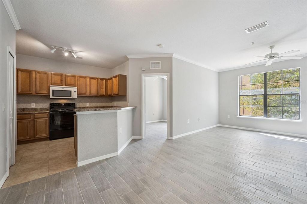 Image 7 of property listing at 6123 METROWEST BOULEVARD 101, Orlando, FL 32835