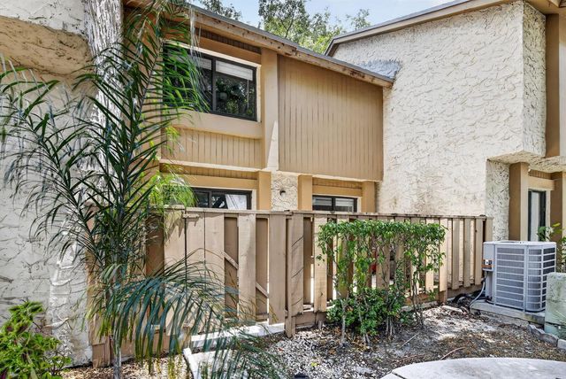 124 Wimbledon Lake Drive, Plantation, FL 33324