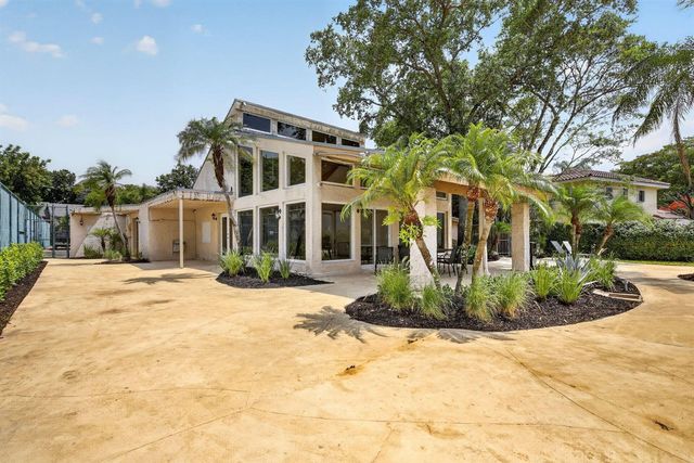 124 Wimbledon Lake Drive, Plantation, FL 33324