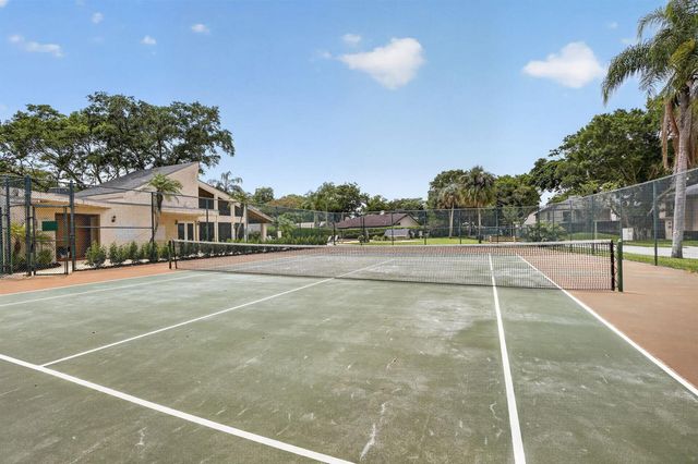 124 Wimbledon Lake Drive, Plantation, FL 33324