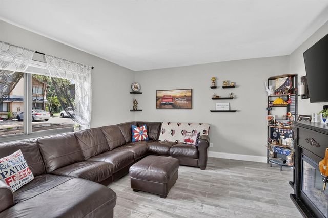 124 Wimbledon Lake Drive, Plantation, FL 33324