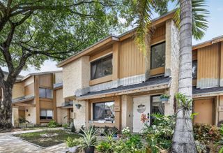 124 Wimbledon Lake Drive, Plantation, FL 33324