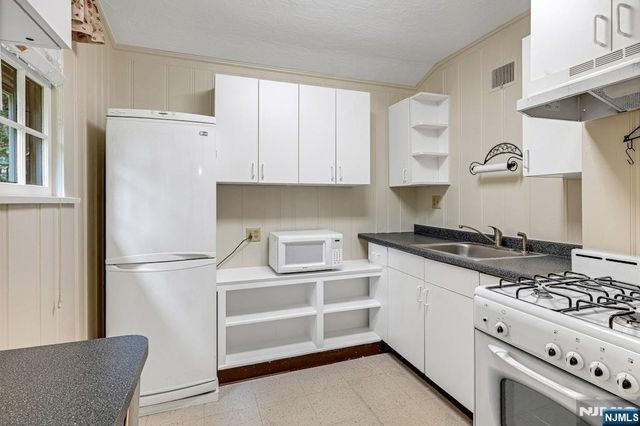 82 Winsor, Glen Ridge, NJ 07028