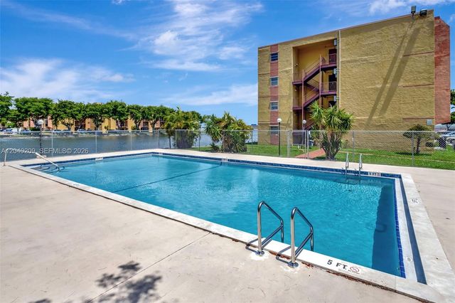 4717 NW 7th Street 80310, Miami, FL 33126