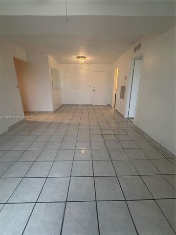 4717 NW 7th Street 80310, Miami, FL 33126
