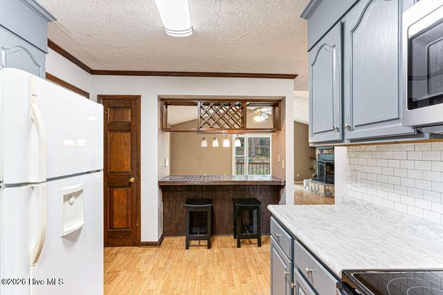 420 E Hedgelawn Way, Southern Pines, NC 28387