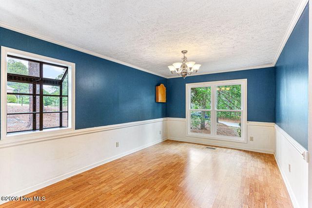 420 E Hedgelawn Way, Southern Pines, NC 28387