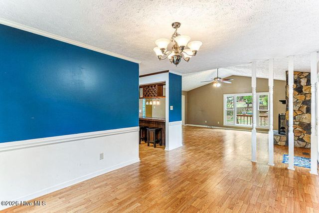 420 E Hedgelawn Way, Southern Pines, NC 28387