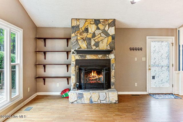 420 E Hedgelawn Way, Southern Pines, NC 28387
