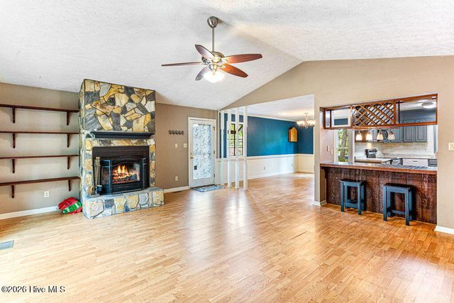 420 E Hedgelawn Way, Southern Pines, NC 28387