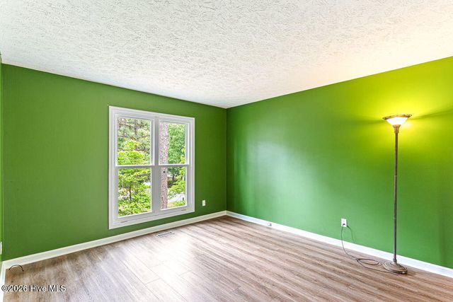 420 E Hedgelawn Way, Southern Pines, NC 28387