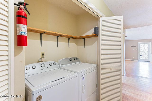 420 E Hedgelawn Way, Southern Pines, NC 28387