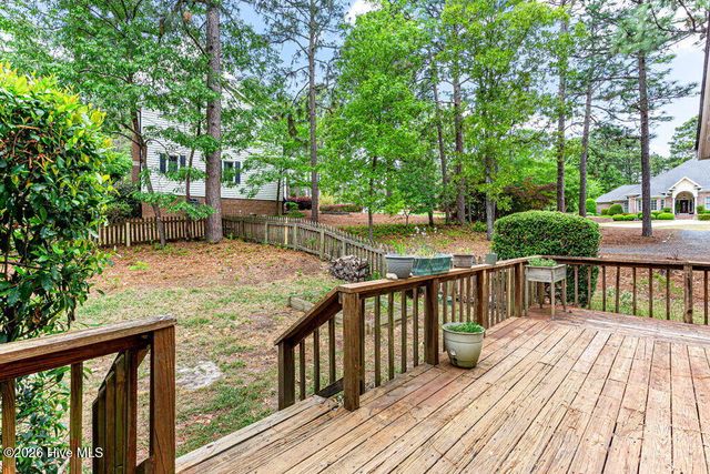 420 E Hedgelawn Way, Southern Pines, NC 28387