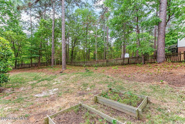 420 E Hedgelawn Way, Southern Pines, NC 28387