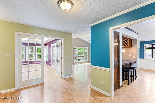 420 E Hedgelawn Way, Southern Pines, NC 28387