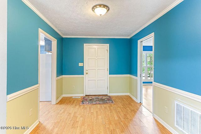 420 E Hedgelawn Way, Southern Pines, NC 28387
