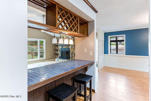 420 E Hedgelawn Way, Southern Pines, NC 28387
