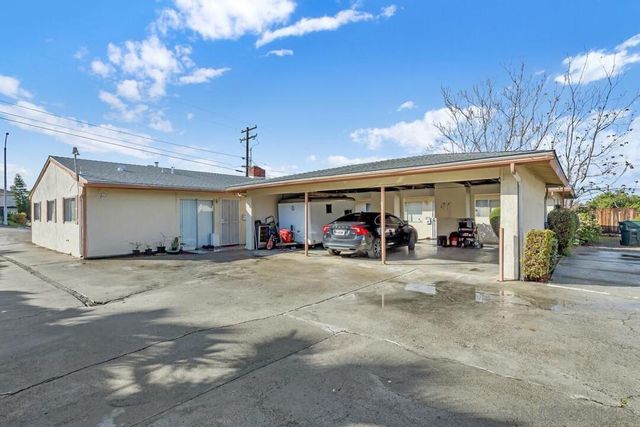 122 Trellis Lane, Escondido, CA 92026