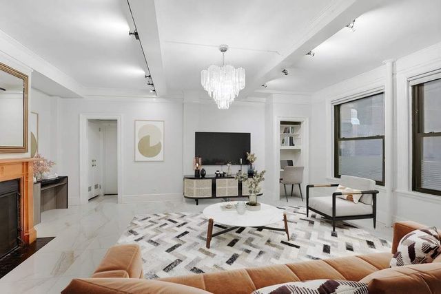 212 E 48th St Apt 2B, New York City, NY 10017