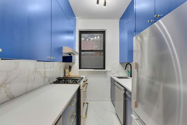 212 E 48th St Apt 2B, New York City, NY 10017