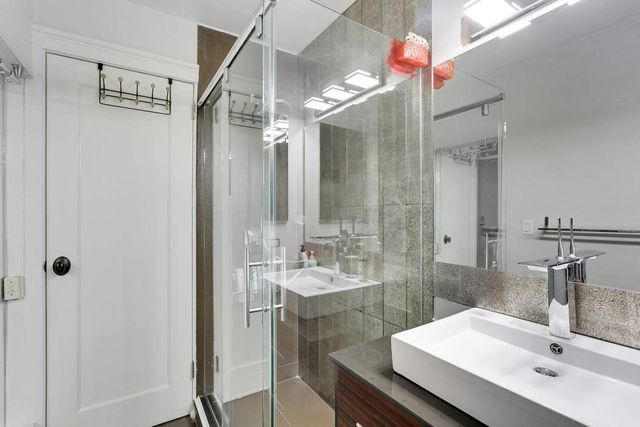 212 E 48th St Apt 2B, New York City, NY 10017