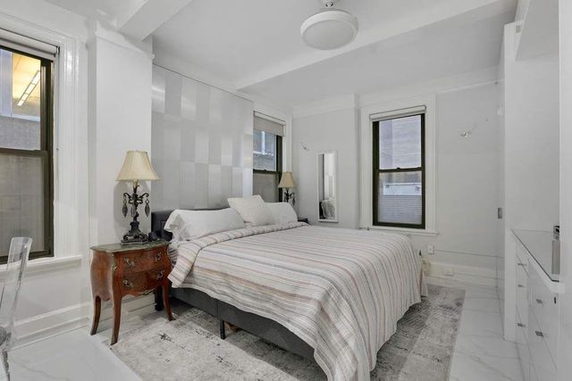 212 E 48th St Apt 2B, New York City, NY 10017