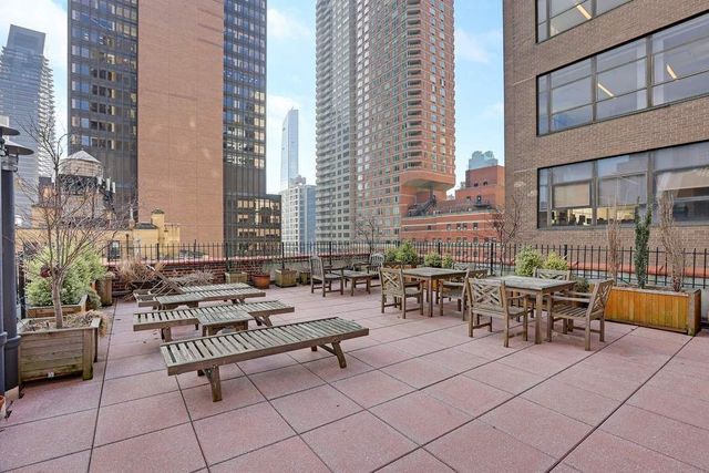 212 E 48th St Apt 2B, New York City, NY 10017