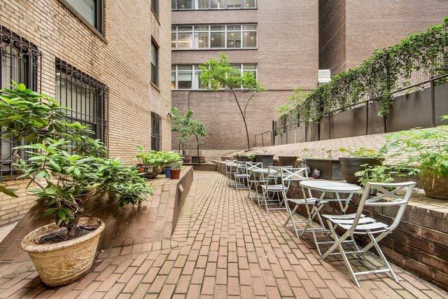 212 E 48th St Apt 2B, New York City, NY 10017
