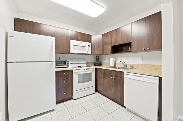479 Burgundy J, Delray Beach, FL 33484