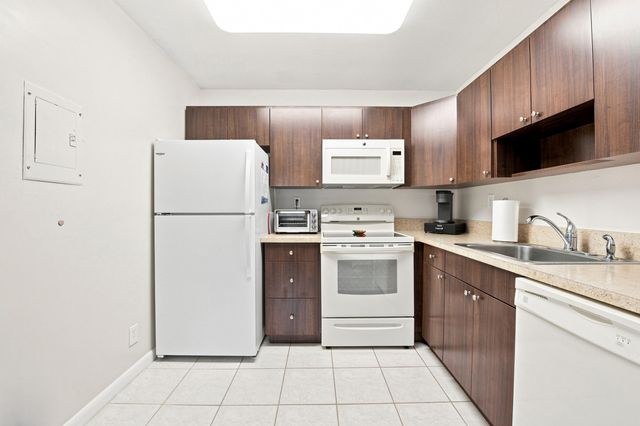 479 Burgundy J, Delray Beach, FL 33484